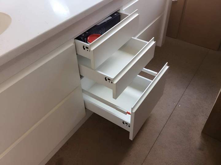 Expert en transformation Solid surface LG HI-MACS Perpignan